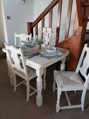 Walnut Gite Dining Area